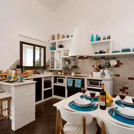 La Almena Blanca By Vintage Travel