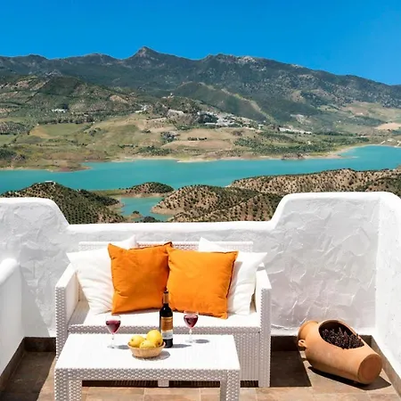 Villa La Almena Blanca By Vintage Travel *